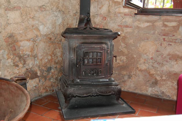 A old stove in Farmhouse I Costanti - Verona (Italy)